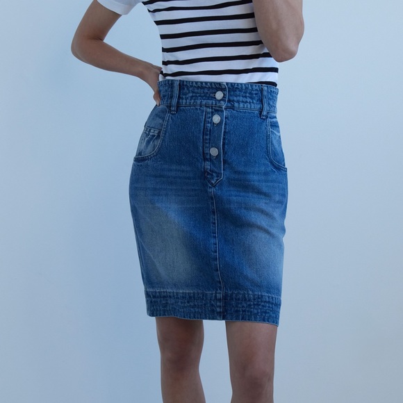 Authentic Chanel classic denim skirt - Picture 9 of 11